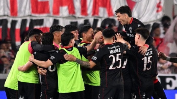Huracán golpeó en los momentos justos y le ganó como visitante a River.