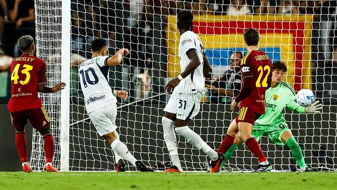 Lautaro Martínez rescató un empate para el Inter ante Roma en un emocionante duelo.