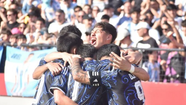 Argentina se impuso 1 a 0 ante Uruguay en los Juegos Suramericanos y consiguió su primer triunfo en el torneo.