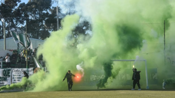Festejo. Germinal en la cancha. El verde y blanco en el aire.