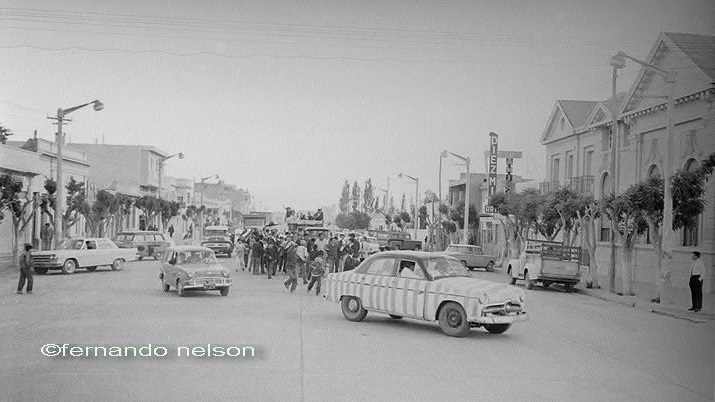 Manifestación callejera en Trelew. Foto de Fernando "Cacho" Nelson.