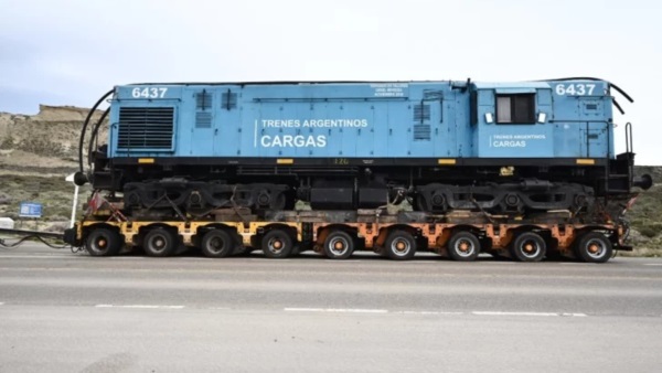 La locomotora diésel-eléctrica serie DL-535.