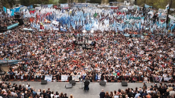 Una multitud en Avellaneda.