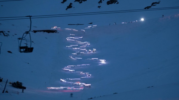 La Hoya iluminada.