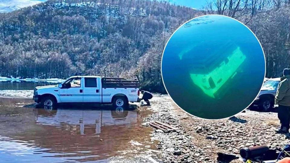 La camioneta fue retirada del Lago La Plata.