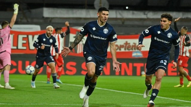 Independiente Rivadavia ganó en Barracas y se escapa en la cima de la Tabla Anual.