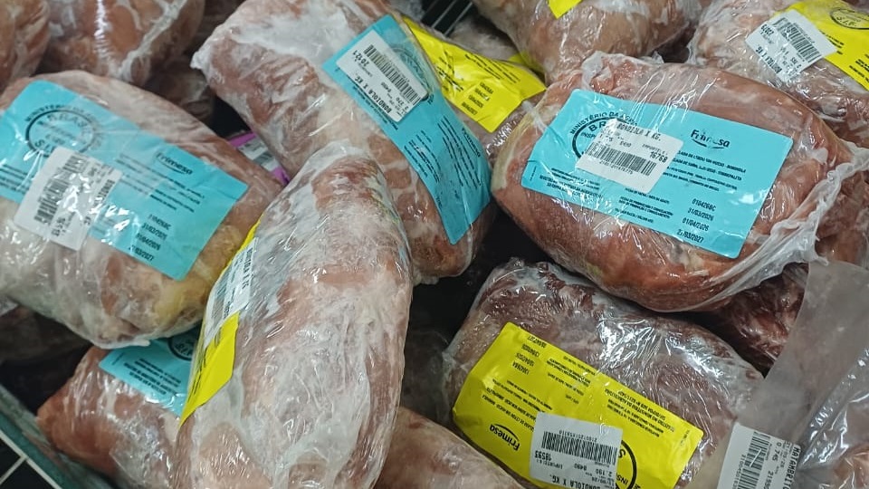 carne de pollo, cerdo y fiambres intervenidos.