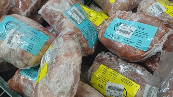 carne de pollo, cerdo y fiambres intervenidos.