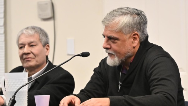 Guillermo Quiroga junto a su defensor Oscar Romero.