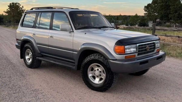 Toyota Land Cruiser 4WD automática (año 1997) Imagen ilustrativa.