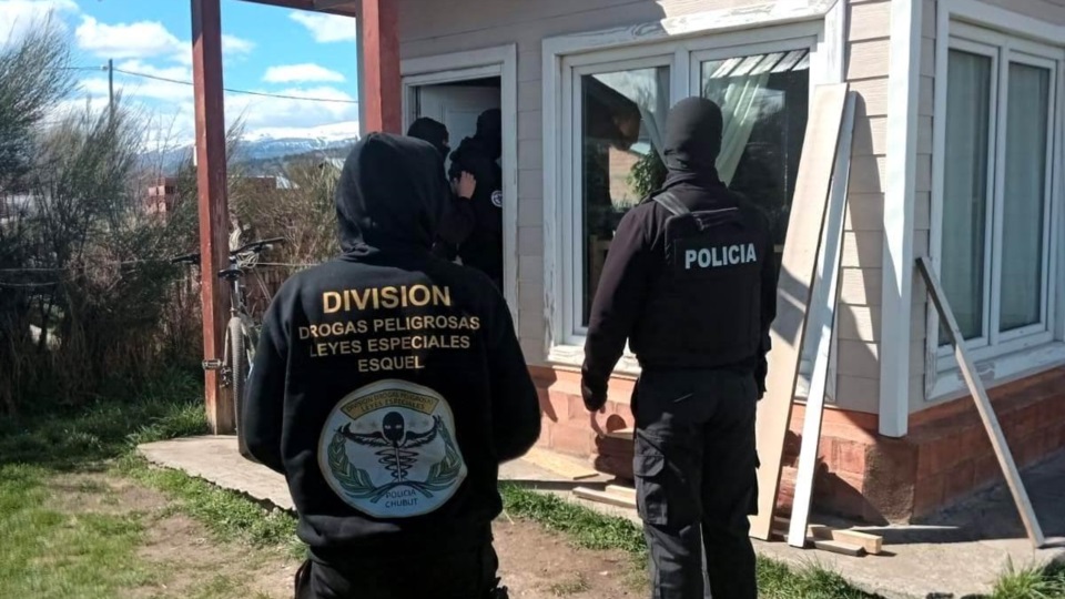 Allanamiento en Cholila.