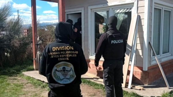 Allanamiento en Cholila.