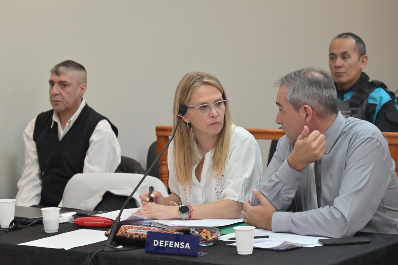 La Defensa Pública junto con su representado.
