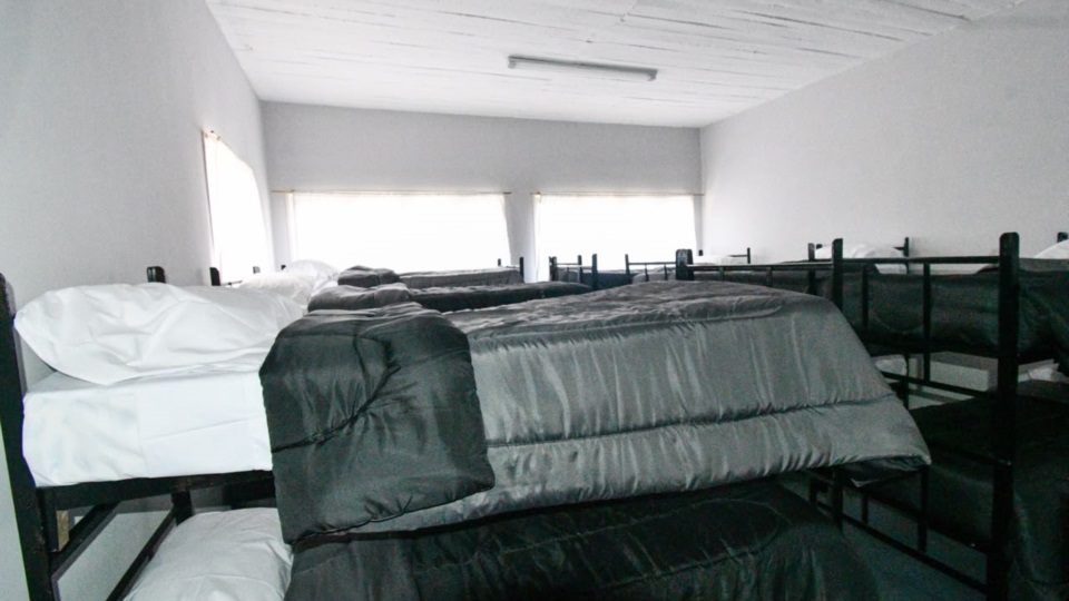El albergue remodelado consta de 36 camas.