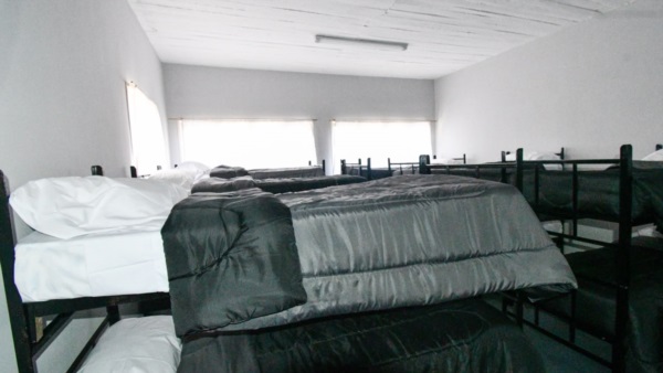 El albergue remodelado consta de 36 camas.