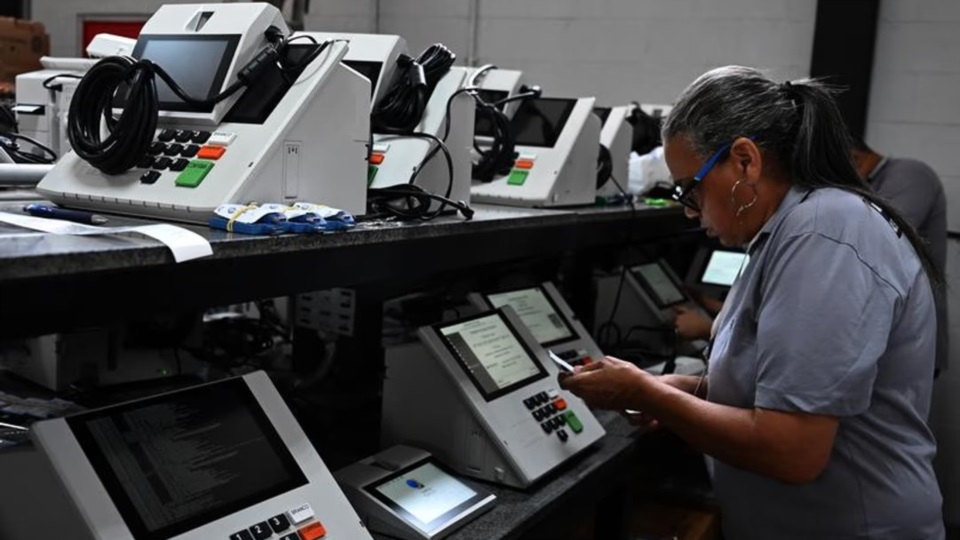 Las máquinas ya están listas para la elección. Foto: Agencia NA (Xinhua).