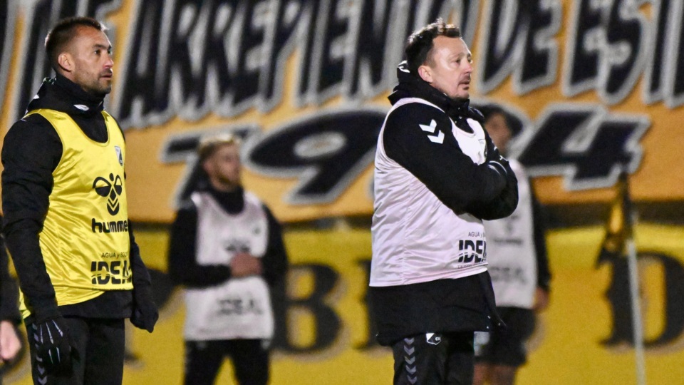 El técnico Alexis Matteo y su ayudante trelewense Marcos Venezia.