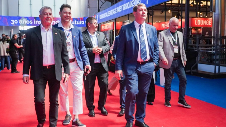 Zanelli y Biss recorriendo la muestra.