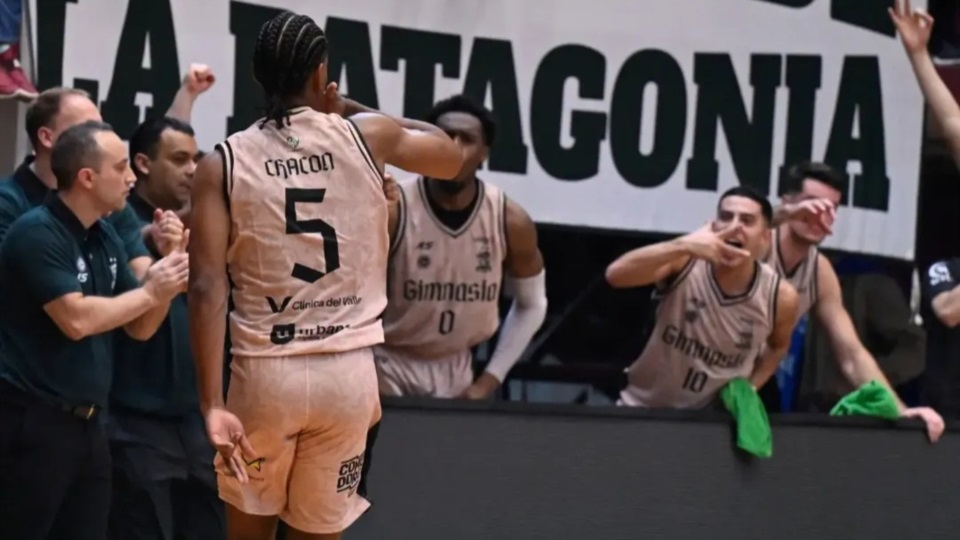 El cubano Chacón fue la figura en el debut con 28 puntos.