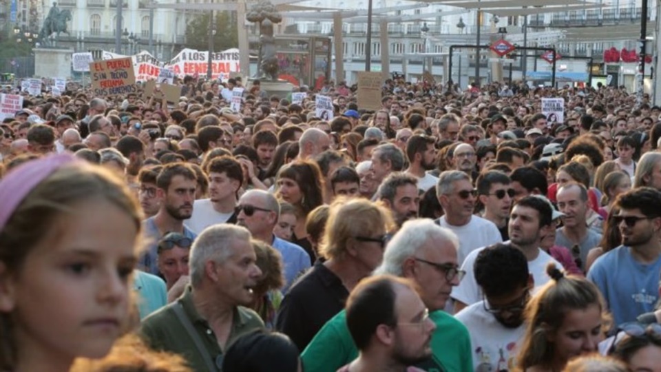 Manifestación en repudio al desalojo de una jubilada madrileña de 87 años. Foto: Agencia NA/redes.
