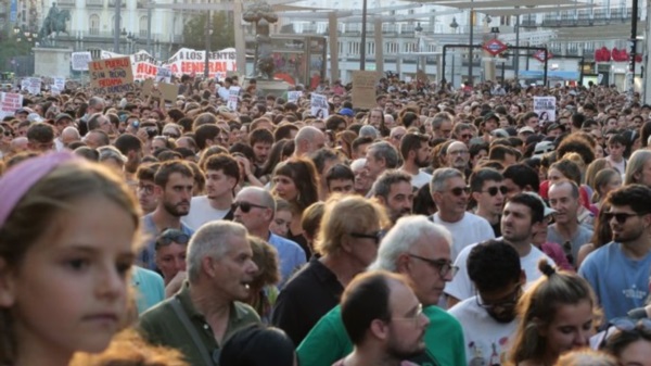 Manifestación en repudio al desalojo de una jubilada madrileña de 87 años. Foto: Agencia NA/redes.