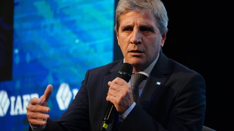 Caputo asegura que en 2027 el dólar estará controlado. Foto: Agencia NA (Mariano Sánchez).