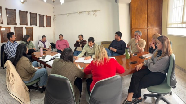 Ediles y funcionarios del Ejecutivo en el Concejo Deliberante.