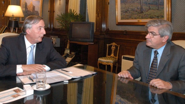 Néstor Kirchner junto a Néstor Iribarne. Foto: NA. 