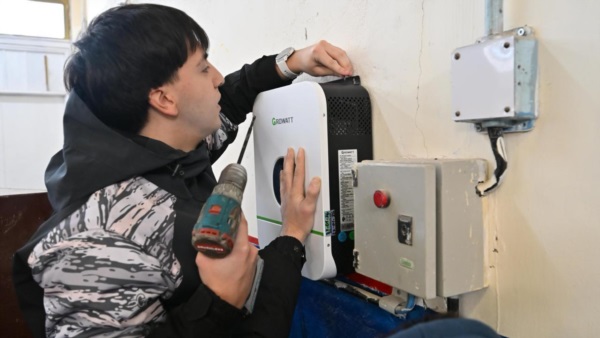La instalación por parte de un alumno.
