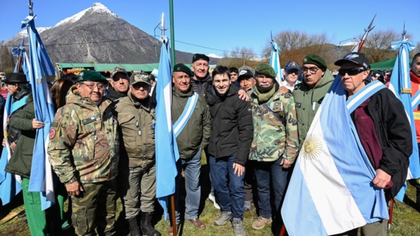 El mandatario con Veteranos de Guerra.