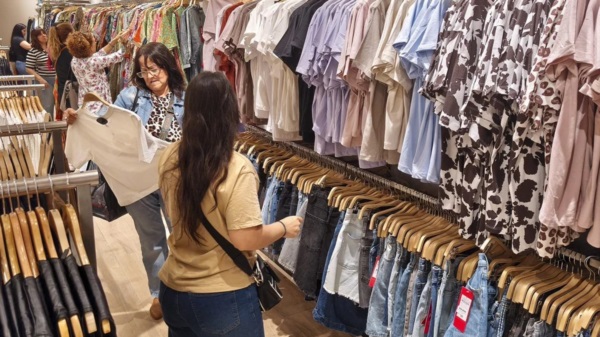 El consumo presencial en los comercios pymes acumula una baja del 2,4% en lo que va del año.