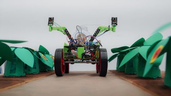 El robot “AgroVision”. Al diferenciar las plantas o cultivos afectados de los que no lo están, permite aplicar selectivamente el producto necesario.